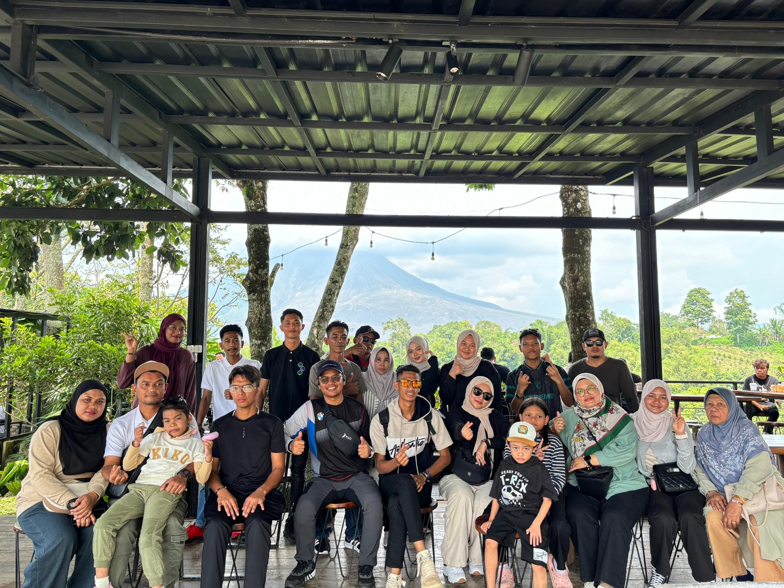 BNF Holding team gathered together during a company trip